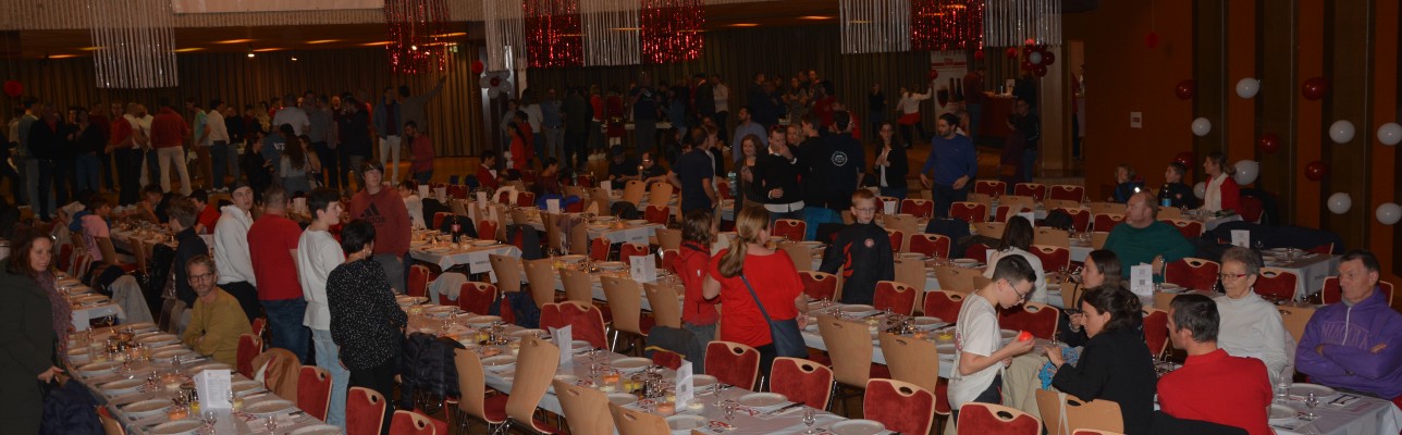 La salle du Forum de Savigny a accueilli la soirée du repas de soutien 2022.